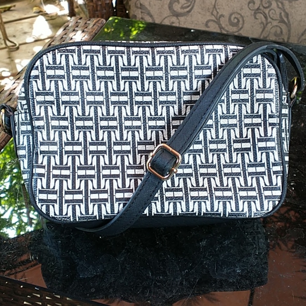 Tommy Hilfiger Crossbody Monogram Bag - Picture 2 of 10